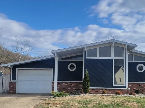 712 Circle Dr, Belpre, OH 45714