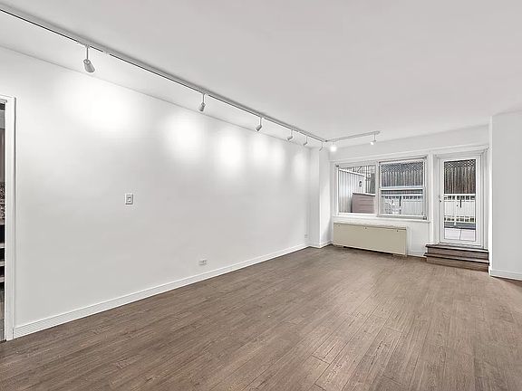 4th image of 101 W 12th St APT 2D