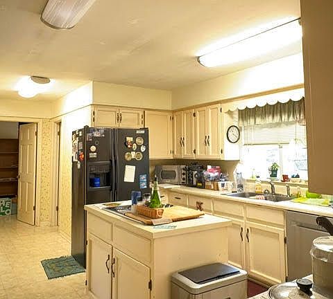 3rd image of 2485 Spring Creek Rd