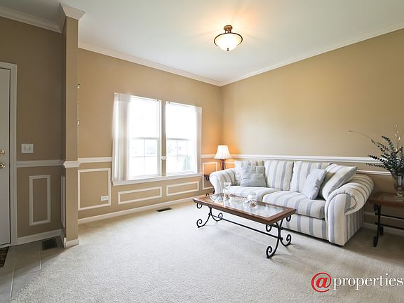Foyer/Living Room