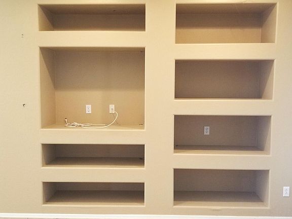 5th image of 184 E Canary Ct