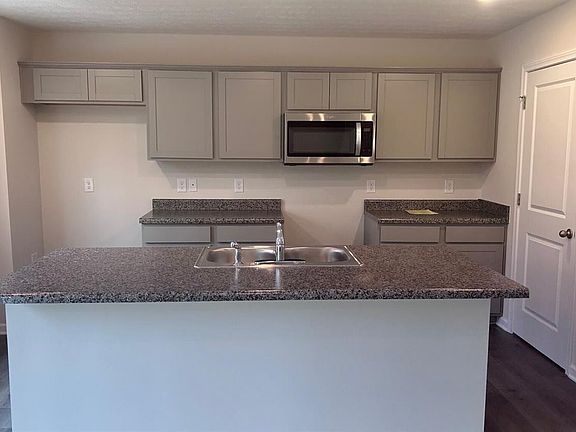 4th image of 102 River Heights Dr