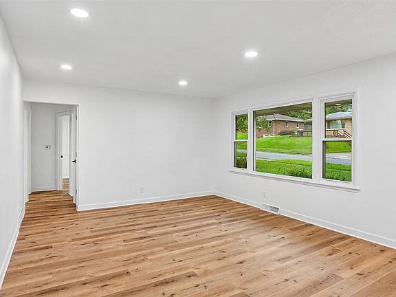 2nd image of 3214 Fairlane Dr