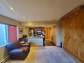 207 Lake Dr