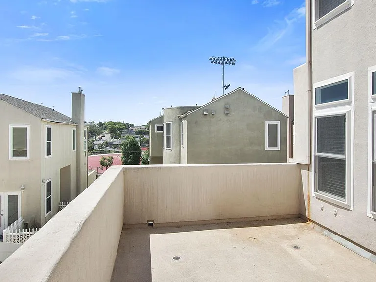 313 E Oak Ave — Photo 5