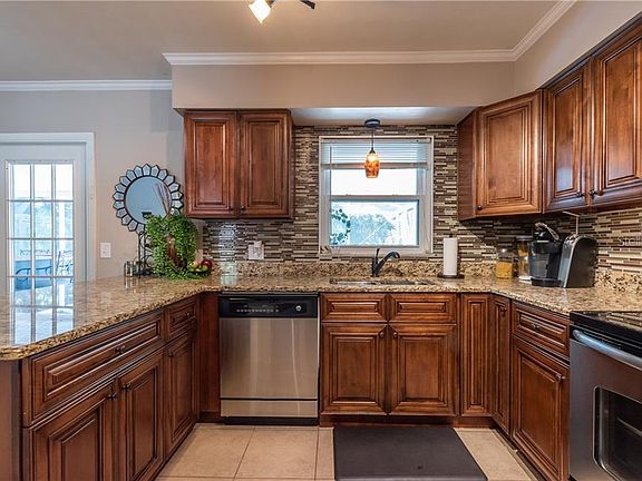4th image of 1707 Woodbine Dr