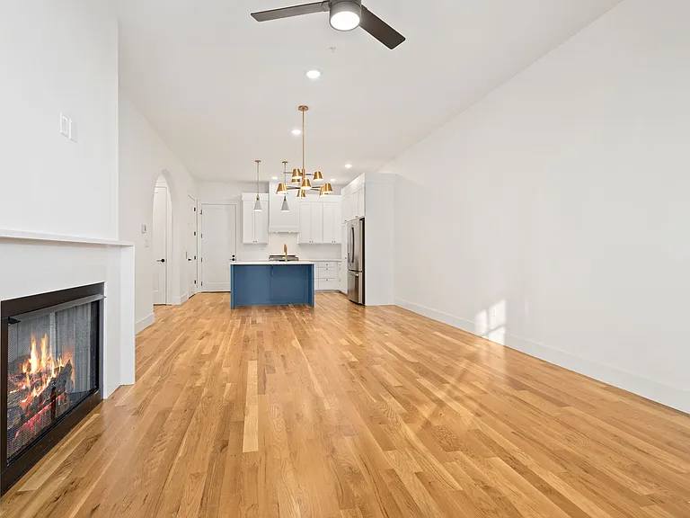 4621 S 47th St — Photo 3
