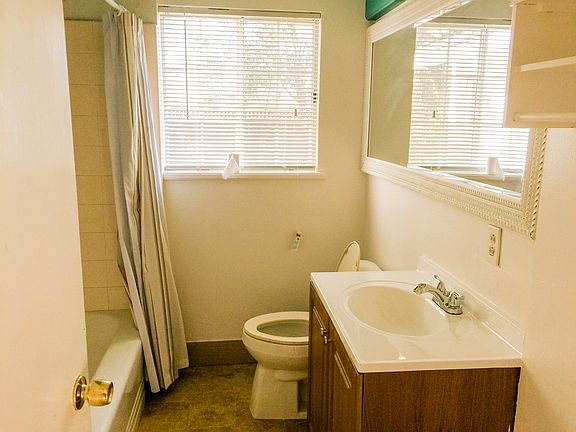 4th image of 14670 Noble Ave