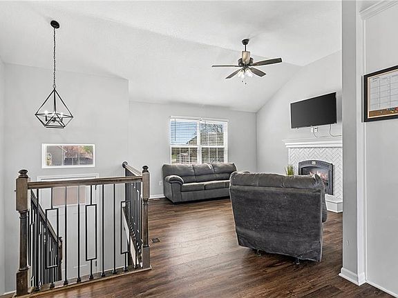 4th image of 3106 Katy Trail Dr