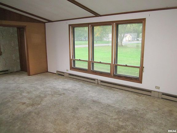 2nd image of 520 NW Avenue St