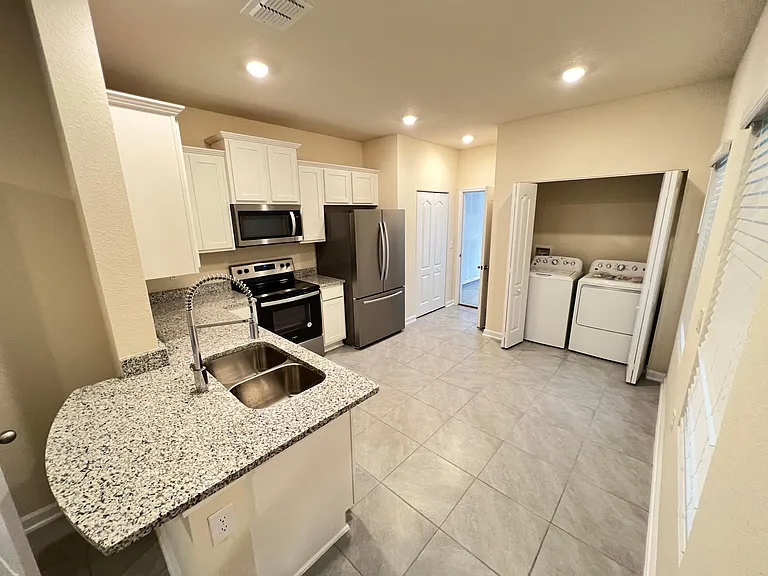 64 Pasadena Dr — Photo 7