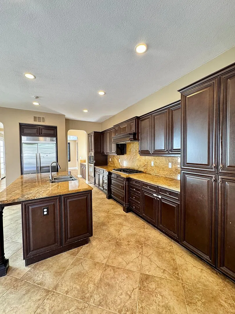 Beautiful 5 bedroom home in Simi Valley — Photo 3