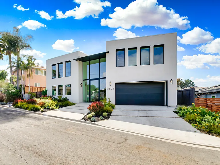 3608 Oleander Dr — Photo 1