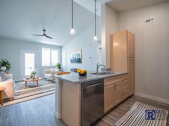 4th image of 2746 Judy St #37