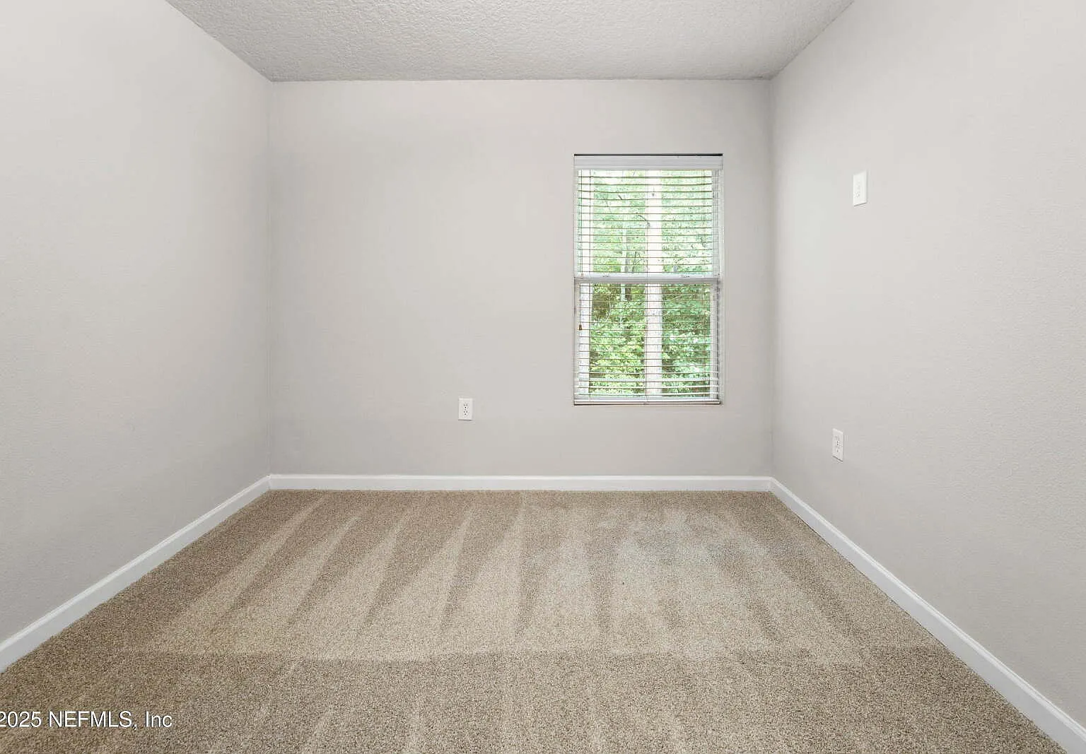 2 bed, 2.0 bath, 1118 sqft, $1,095 — Photo 2