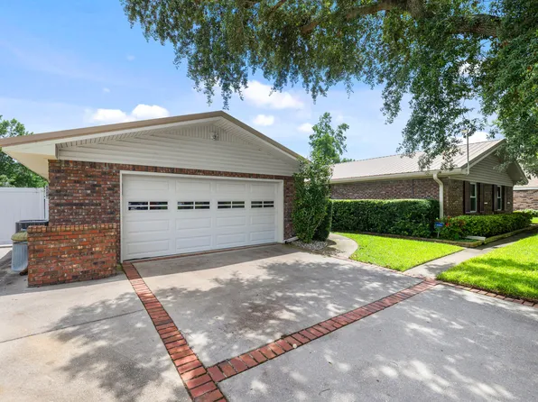 21 Pebble Beach Dr, Shalimar, FL 32579