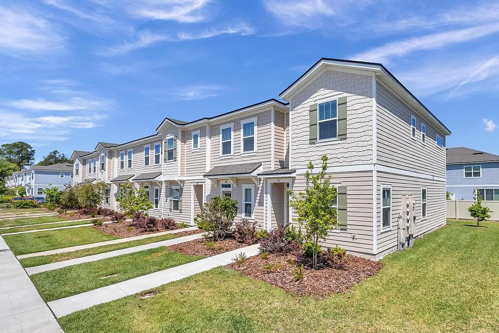 2 bed, 2.5 bath, 1140 sqft, $1,550 — Photo 1