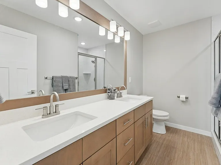Equinox on Lincoln Fiona Master Bathroom Equinox on Lincoln Fiona Master Bathroom