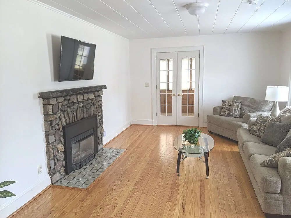 5 bed, 1.5 bath, 1700 sqft, $880 — Photo 4