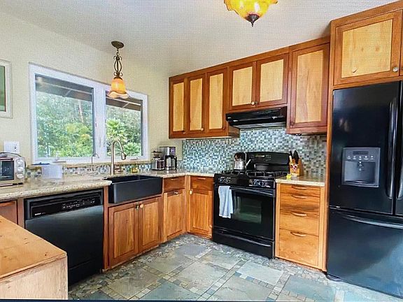 4th image of 550 Palisades Ave
