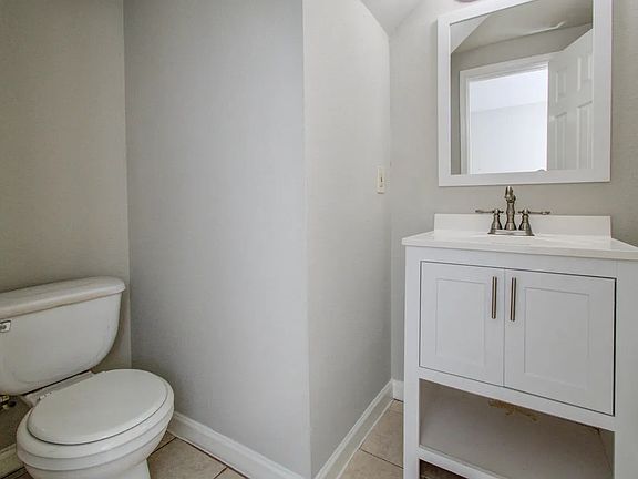 Powder bath just off the entry