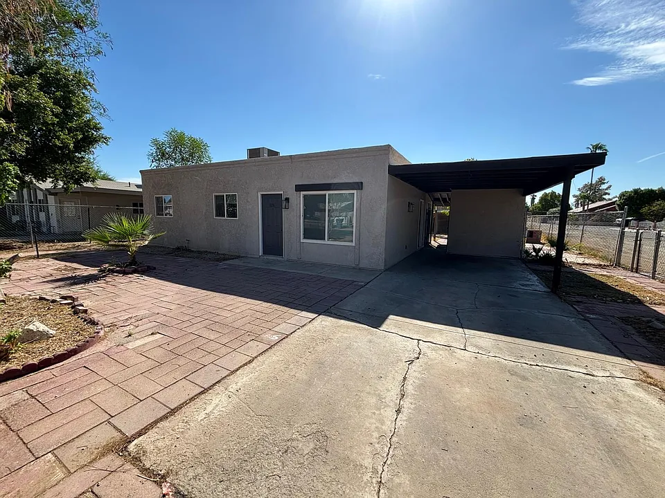 8316 S Coconino Ln