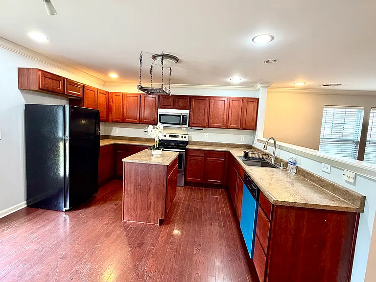 996 Applecross Dr — Photo 2