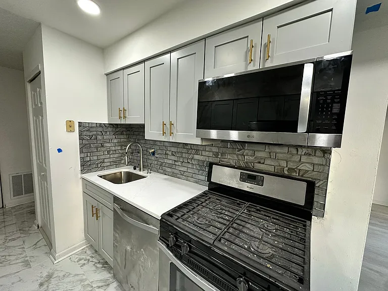 903 Edison Glen Ter — Photo 1
