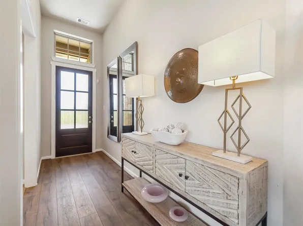 15039 Mission Ave, Mont Belvieu, TX 77523