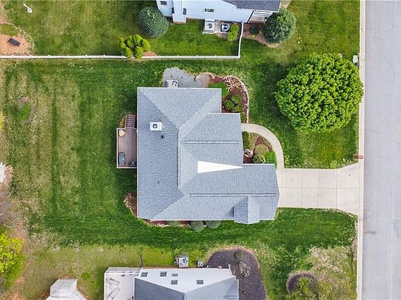 3rd image of 214 Lucas Park Dr