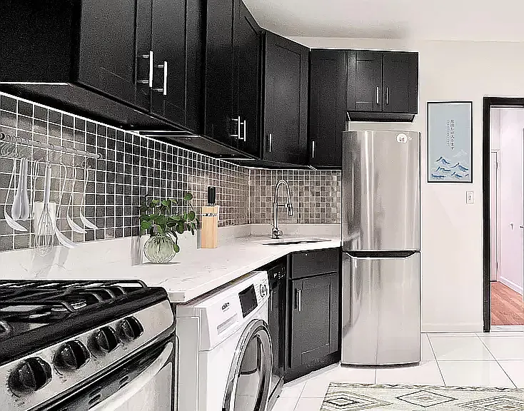 172 W 107th St #4R — Photo 2