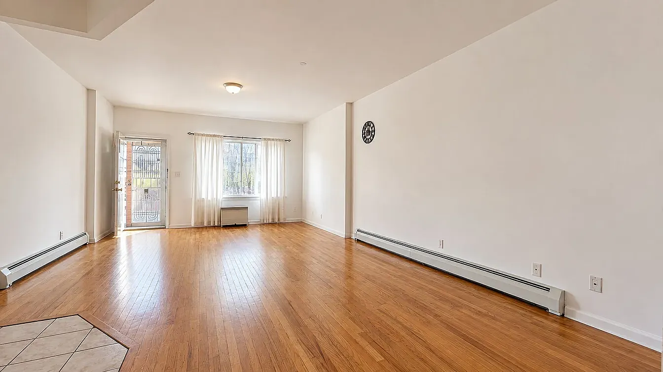 3 bed, 1200 sqft, $2,900 — Photo 3