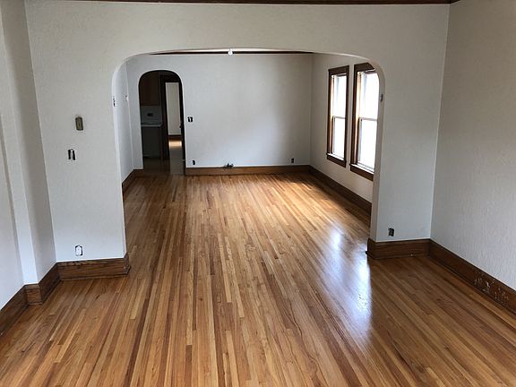 4th image of 343 14th Ave NE