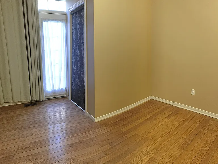 428 Bur Oak Ave #MAIN — Photo 3