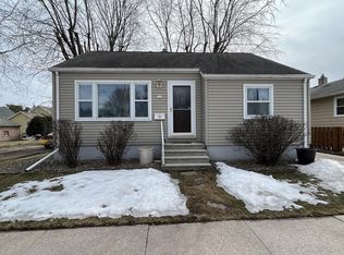 753 W 8th Ave, Oshkosh, WI 54902