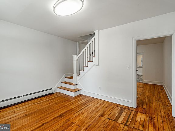 5th image of 415 Charles St