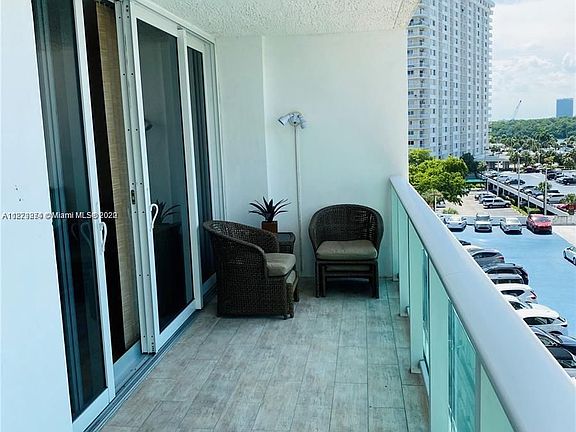 5th image of 100 Bayview Dr APT 630