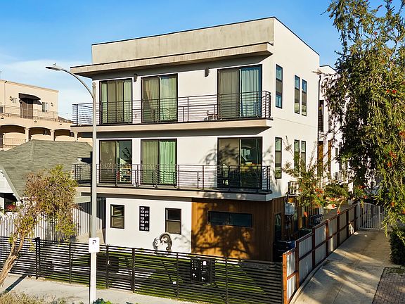 4th image of 923 S Harvard Blvd #926