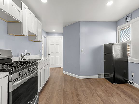 3rd image of 427 Vester St #1