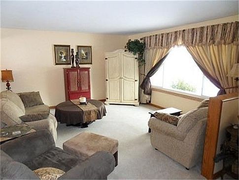 3rd image of 6N872 Longacre Dr