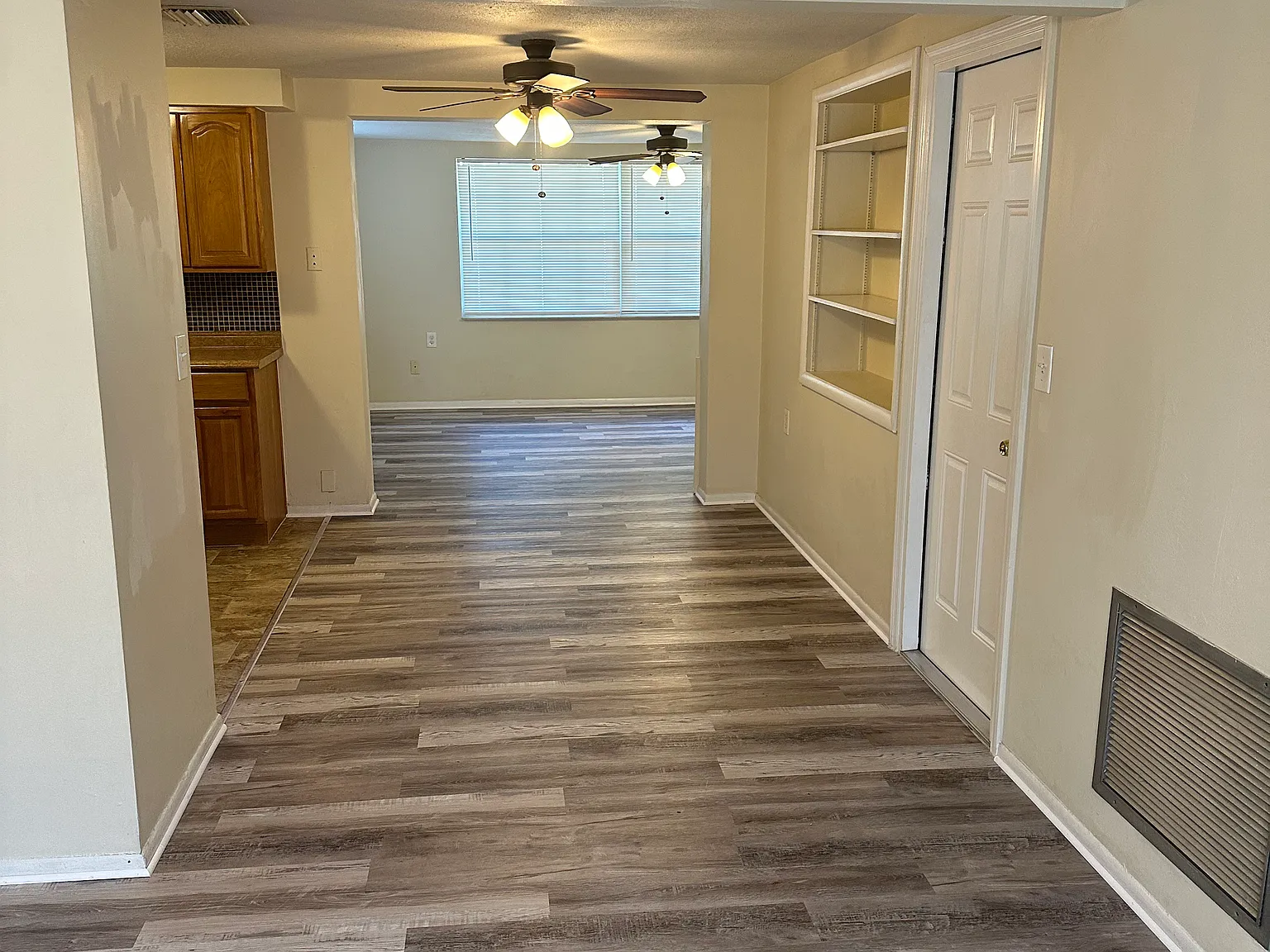 1241 Ermine Dr — Photo 4