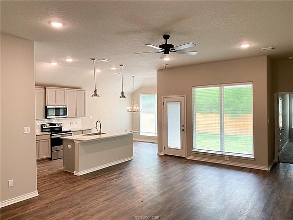 5th image of 1918 Cambria Dr