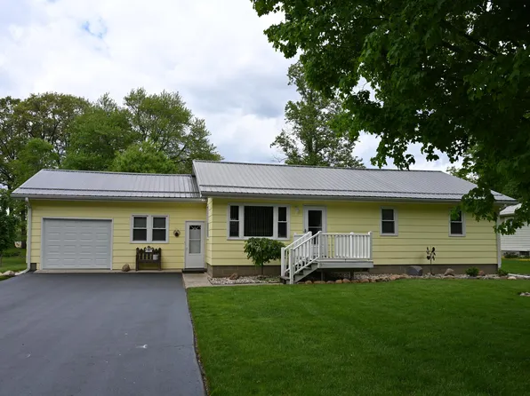 1314 E Oak Dr S, Winamac, IN 46996