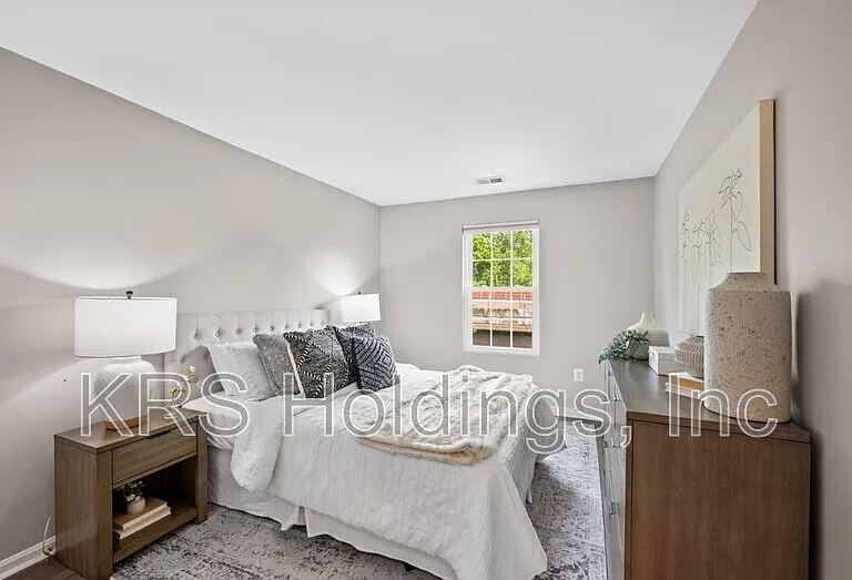 2050 N Calvert St #410 — Photo 16