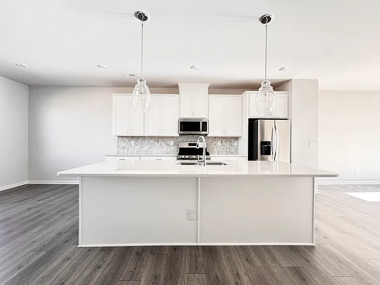 2350 Donnelly Hills Ln — Photo 2