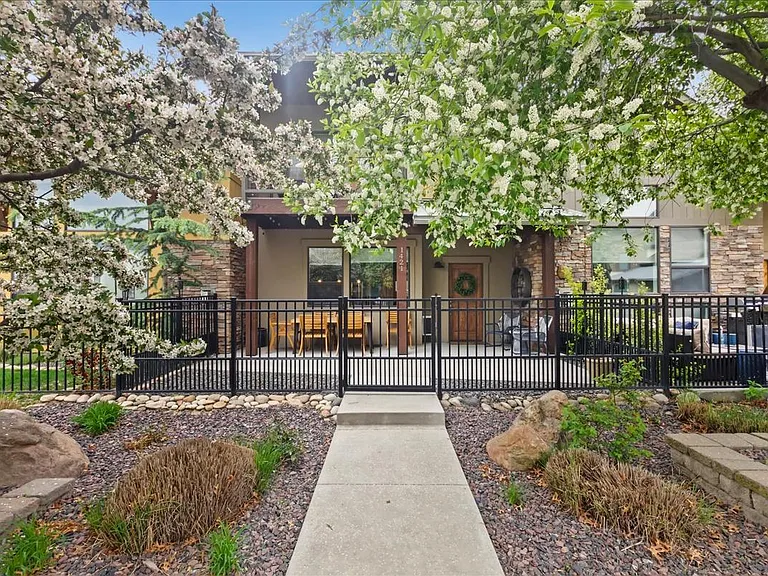 1421 E Lone Creek Dr — Photo 4