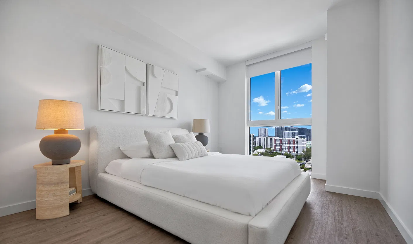 2 bed, 960 sqft, $3,370 — Photo 1