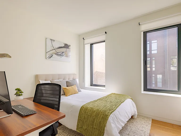32 Frost St #THM — Photo 10