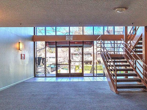 3rd image of 1662 La Terrace Cir
