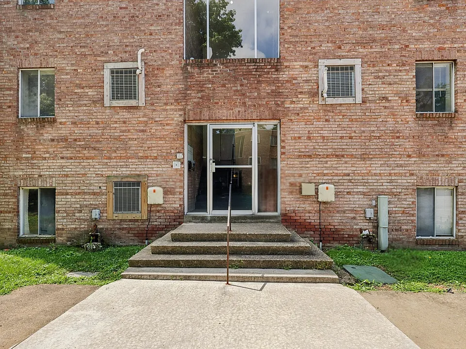 Roberta Gardens Apartments